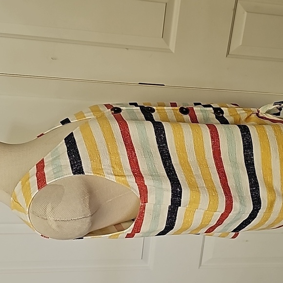 Old Navy sleevless top. Knoted at the waist. Size XL. Striped. Flattering. - Picture 4 of 9